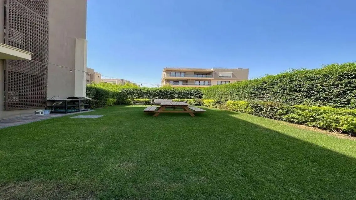 Stunning Apartment with Private Garden and Lake View