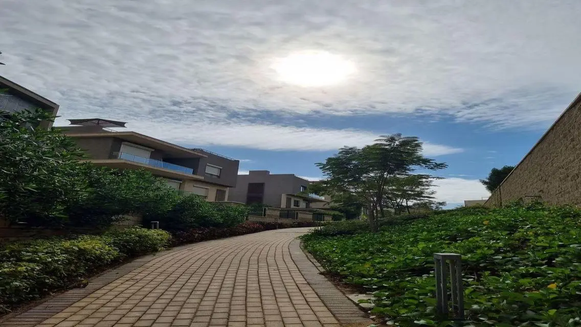 Stunning Apartment with Private Garden and Lake View