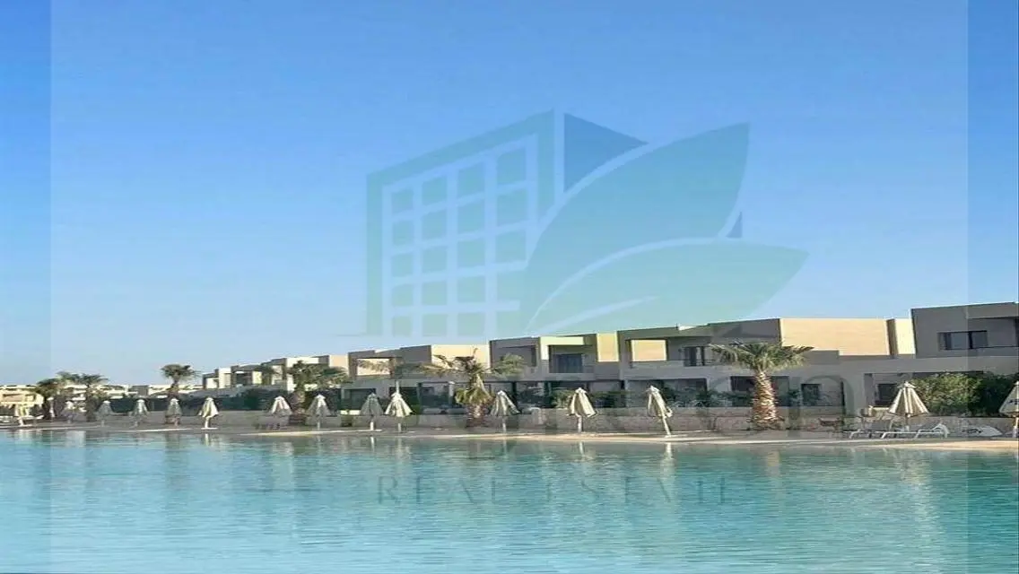 Luxury Apartment with Stunning Lake View