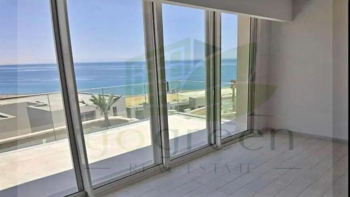 Luxury Apartment with Stunning Lake View