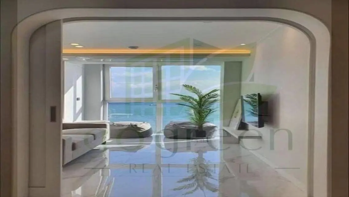 Luxury Apartment with Stunning Lake View