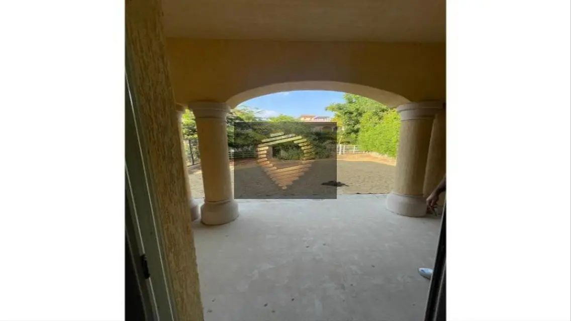 Luxury Property with Private Garden and Pool in Prime Location