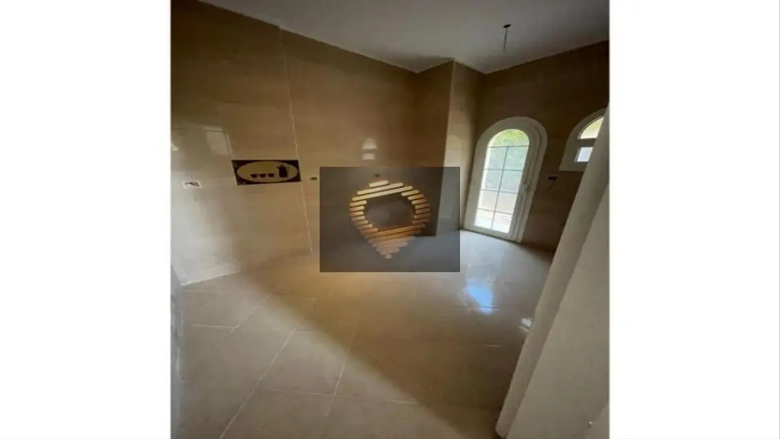 Luxury Property with Private Garden and Pool in Prime Location