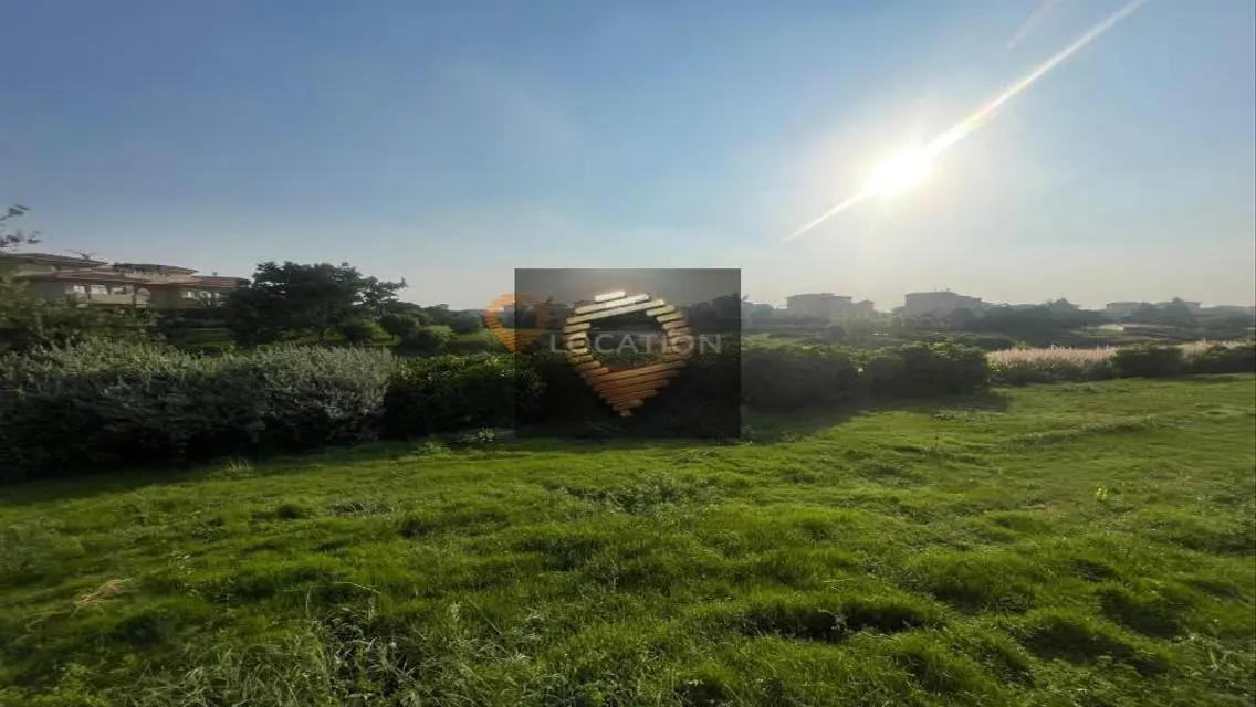 Luxury Property with Private Garden and Pool in Prime Location