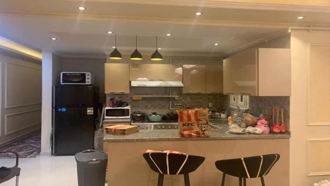 شقة مميزة مع شرفة وحارس أمن