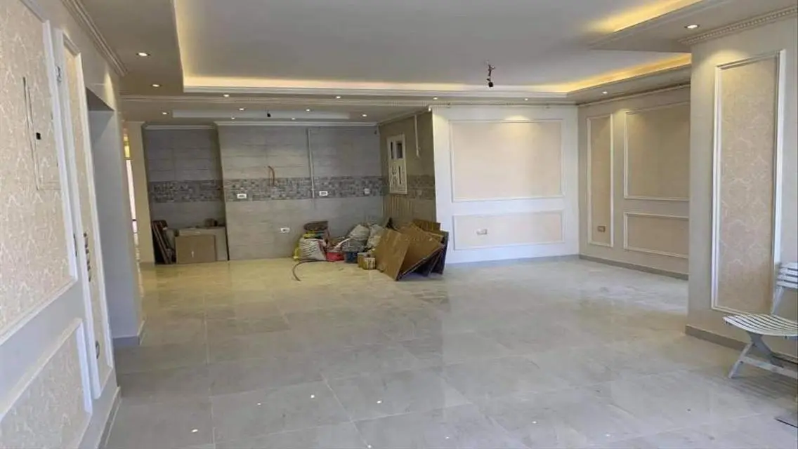 شقة مميزة مع شرفة وحارس أمن