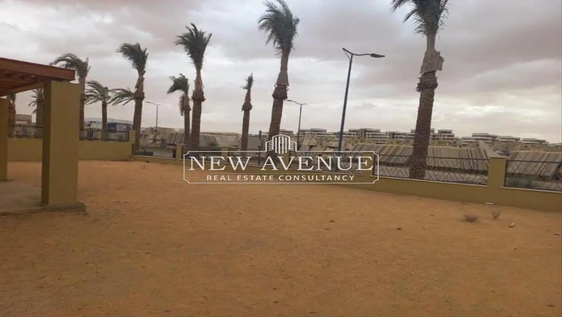 فيلا فاخرة مع حديقة خاصة للبيع