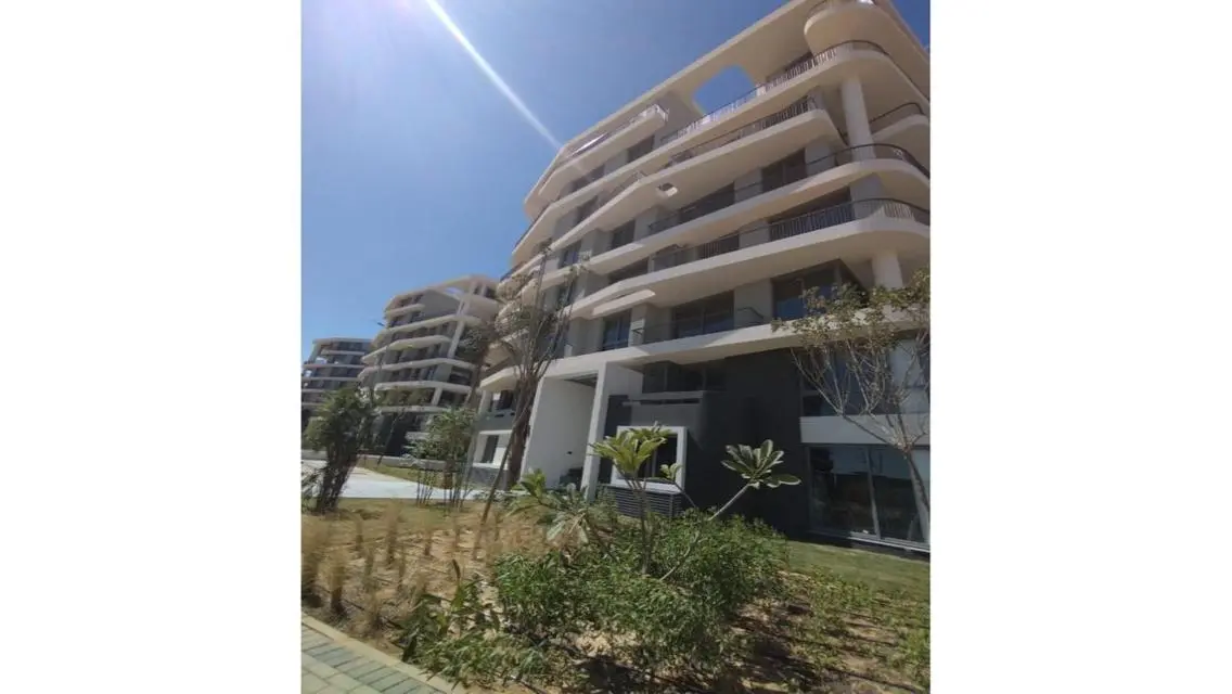 Luxury Apartment with Spacious Layout in Prime Location