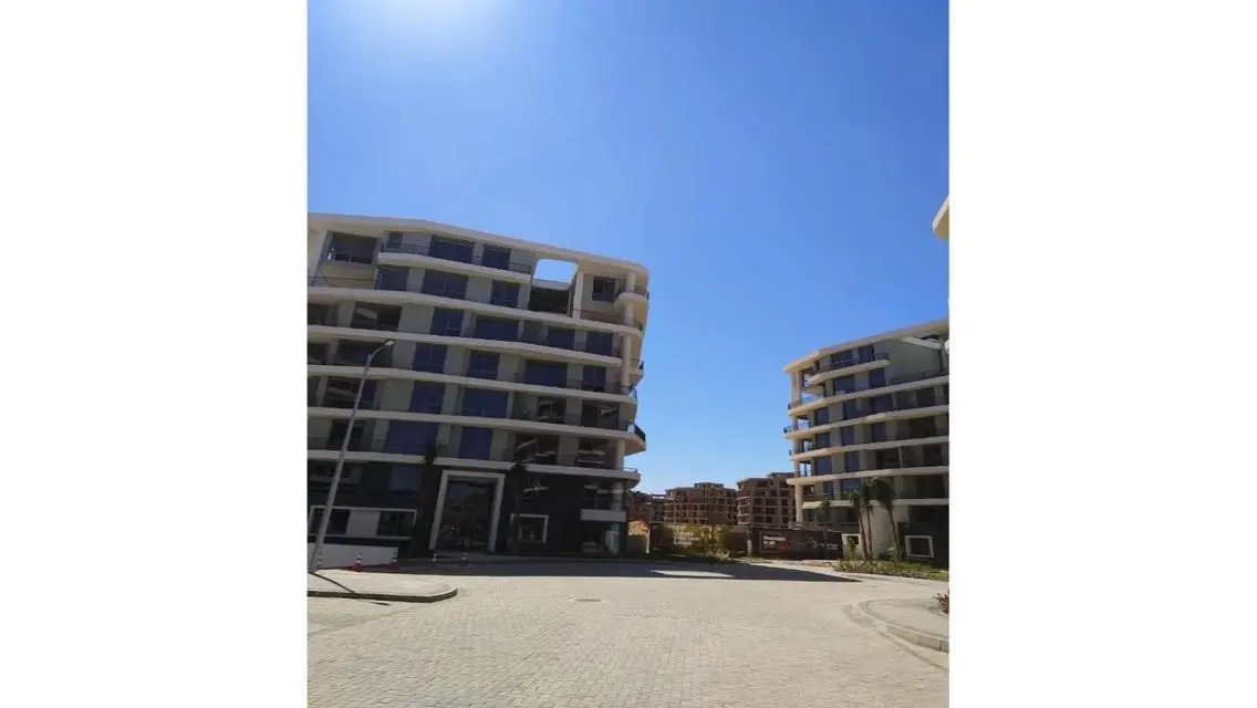 Luxury Apartment with Spacious Layout in Prime Location