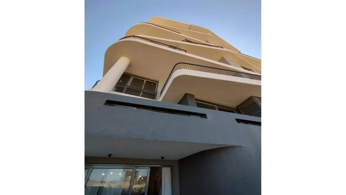 Luxury Apartment with Spacious Layout in Prime Location