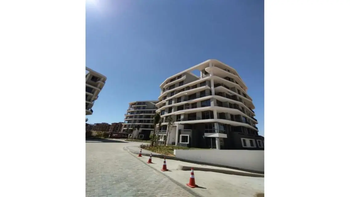 Luxury Apartment with Spacious Layout in Prime Location