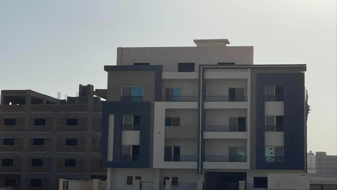 شقة فاخرة للبيع في موقع مميز بسعر مغري