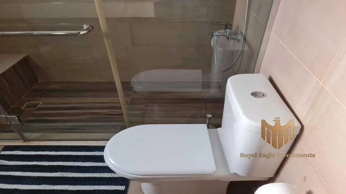 شقة فاخرة بـ244م² مع تكييف مركزي وشرفة