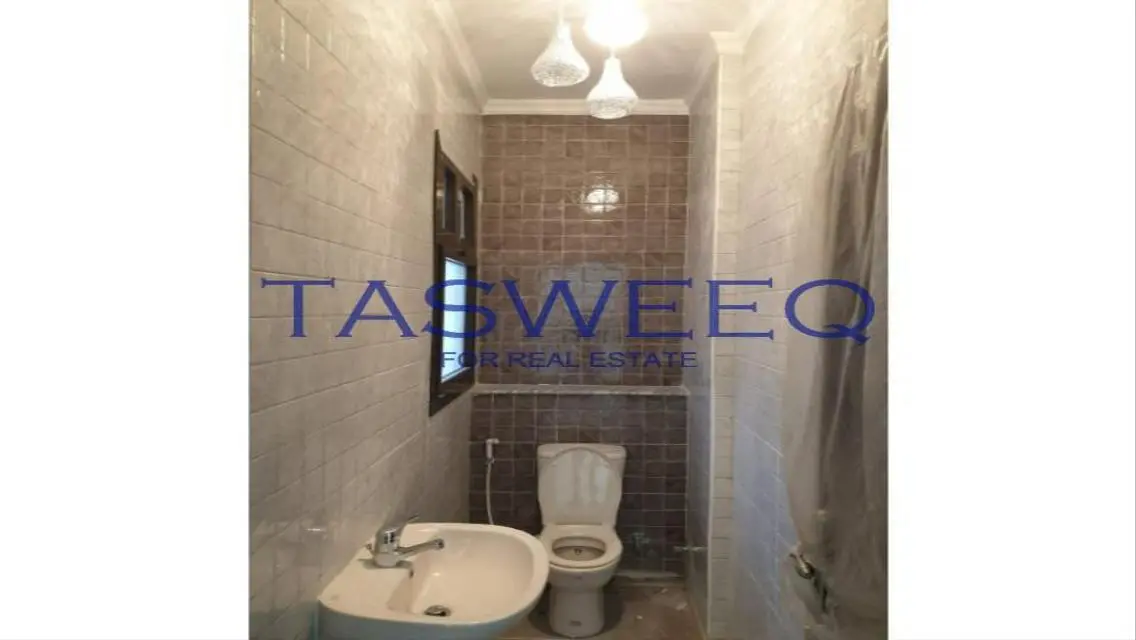 فيلا فاخرة للبيع بموقع متميز