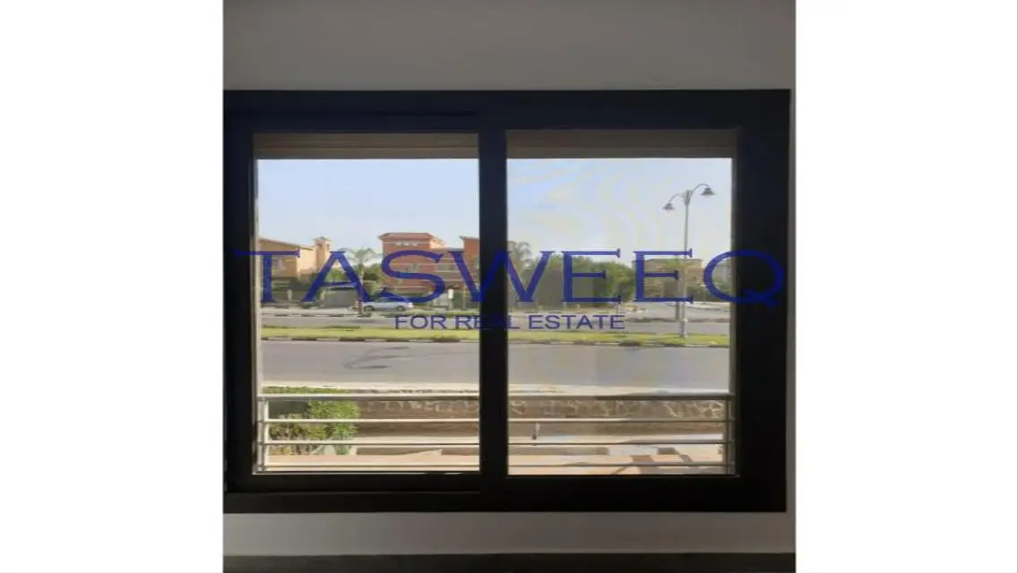 فيلا فاخرة للبيع بموقع متميز