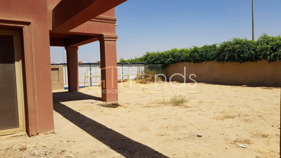 فيلا فاخرة للبيع في موقع متميز