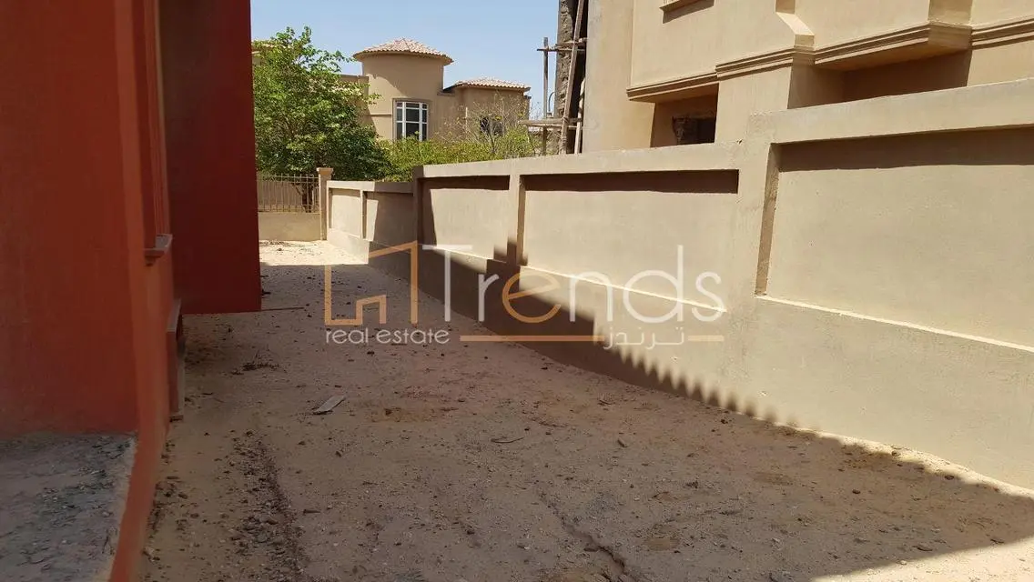 فيلا فاخرة للبيع في موقع متميز