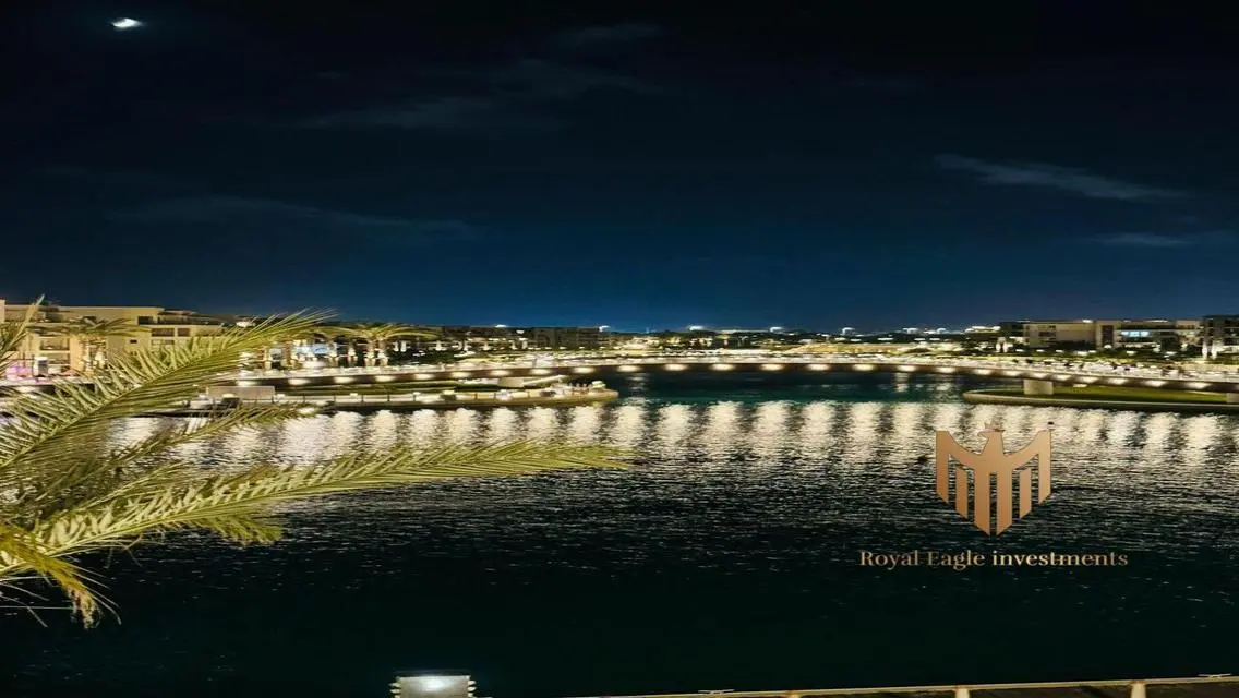 Luxury Apartment with Balcony, 480 sqm