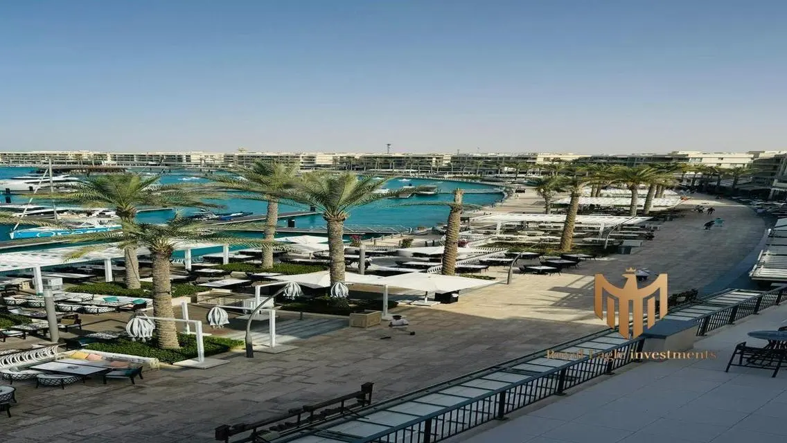 Luxury Apartment with Balcony, 480 sqm