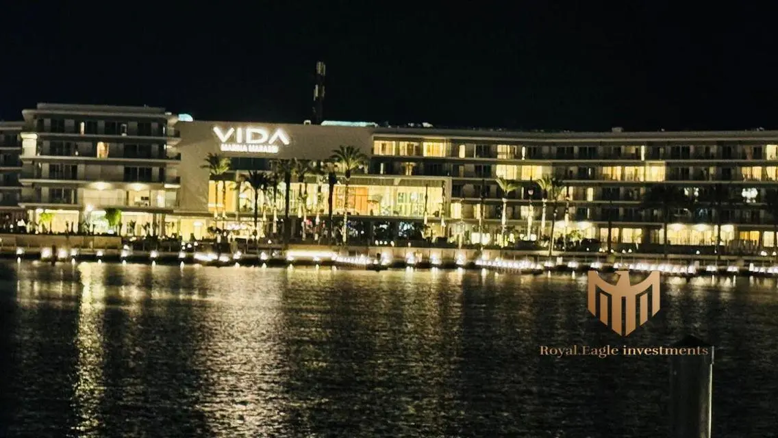 Luxury Apartment with Balcony, 480 sqm