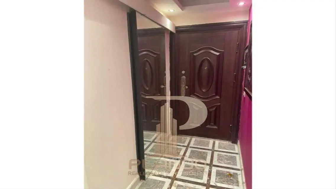 حديقة خاصة مع شرفة ومرافق متكاملة في غيت بلازا 5