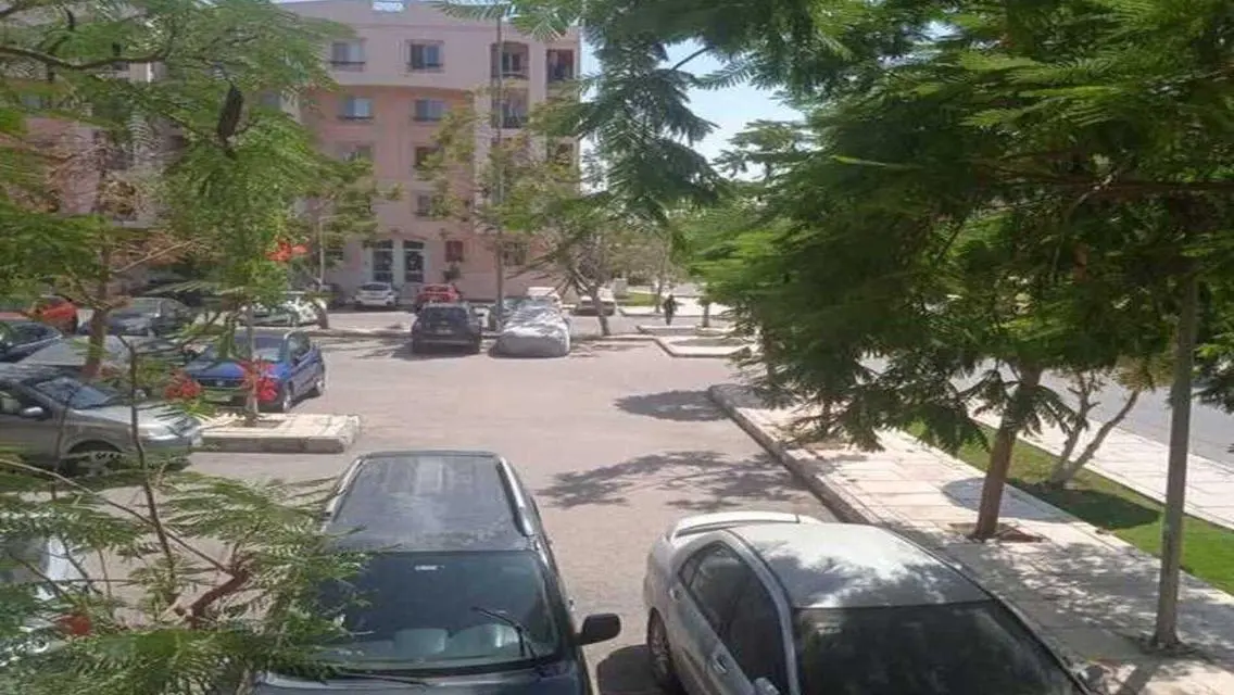 شقة فاخرة بمساحة واسعة مع إطلالة مميزة
