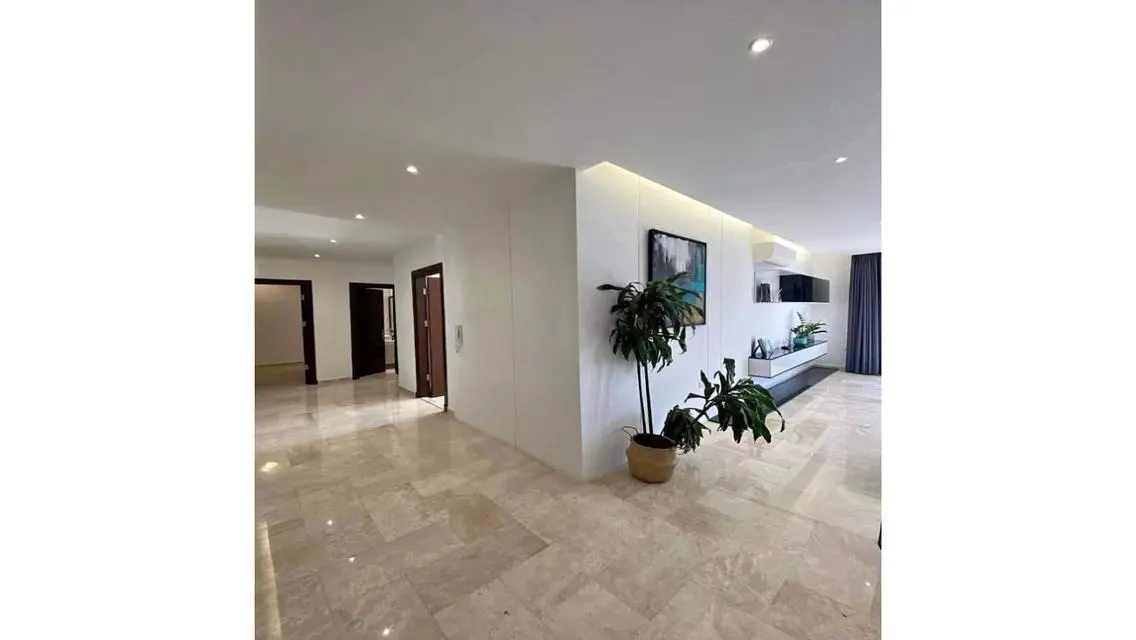 Luxury Apartment for Sale with Lake View