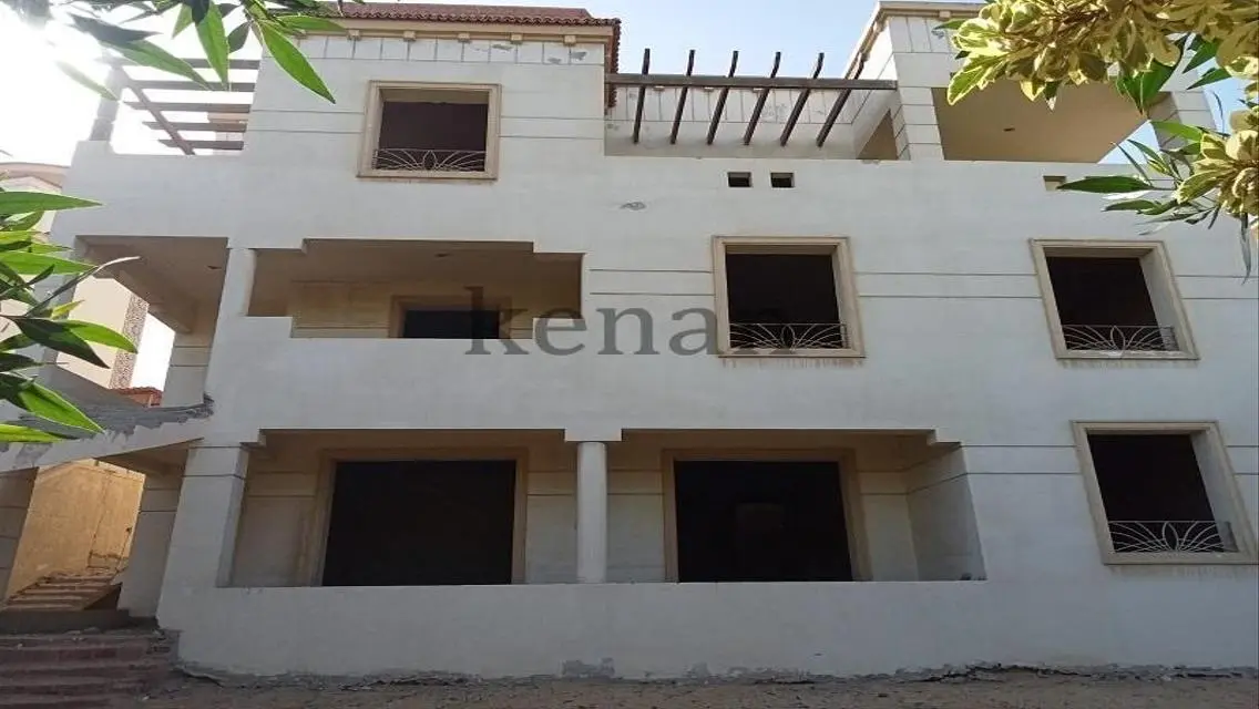 Luxurious Apartment with Spacious Balcony and Private Pool