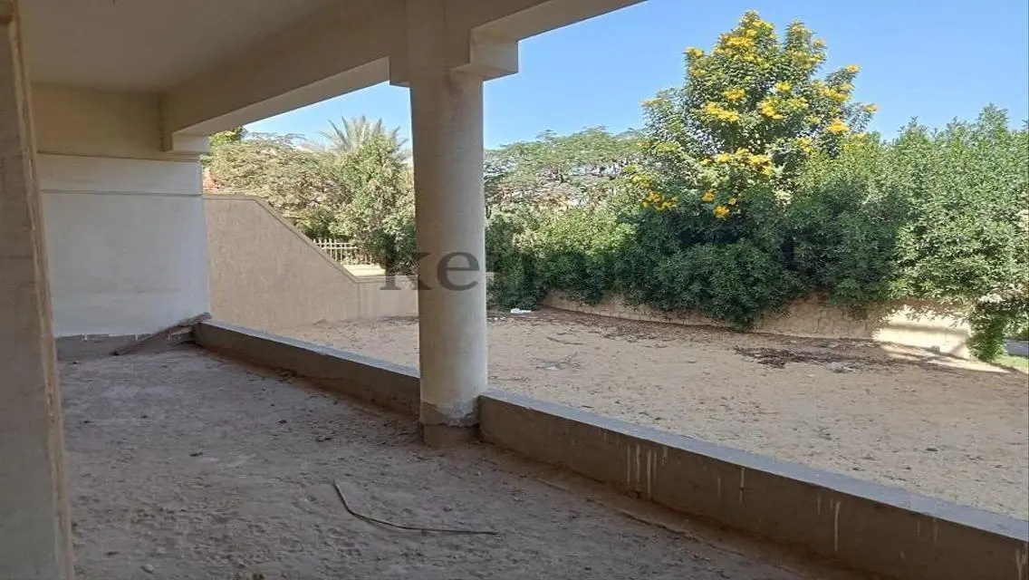 Luxurious Apartment with Spacious Balcony and Private Pool