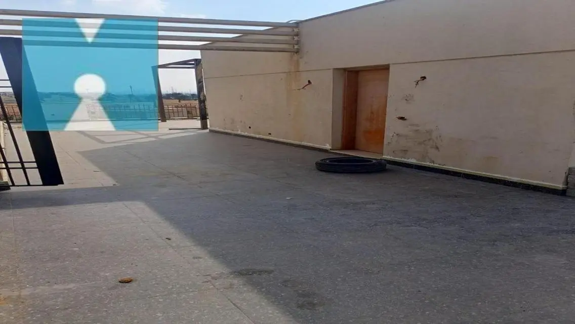 شقة فاخرة 250 متر مع شرفة وحارس أمن