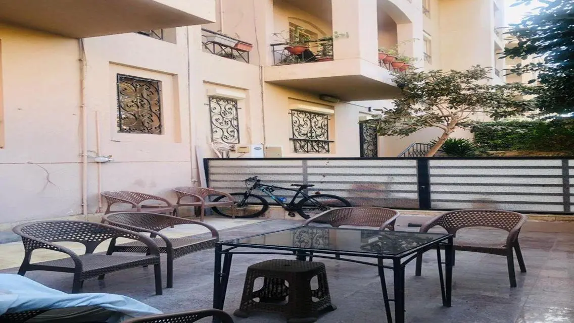 شقة رائعة للبيع بمساحة شاسعة