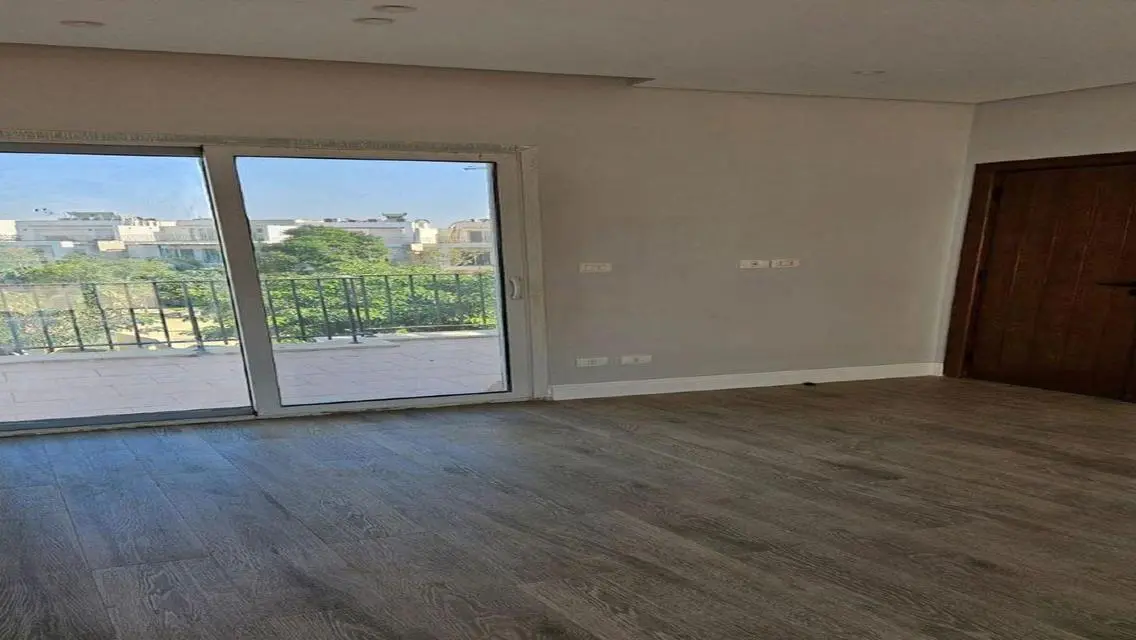 شقة فاخرة للبيع تضم جميع المرافق