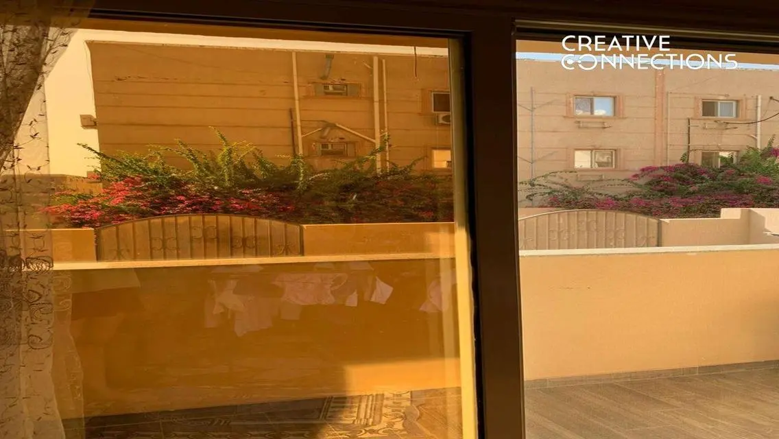 شقة فاخرة ذات إطلالة مزدوجة للبيع
