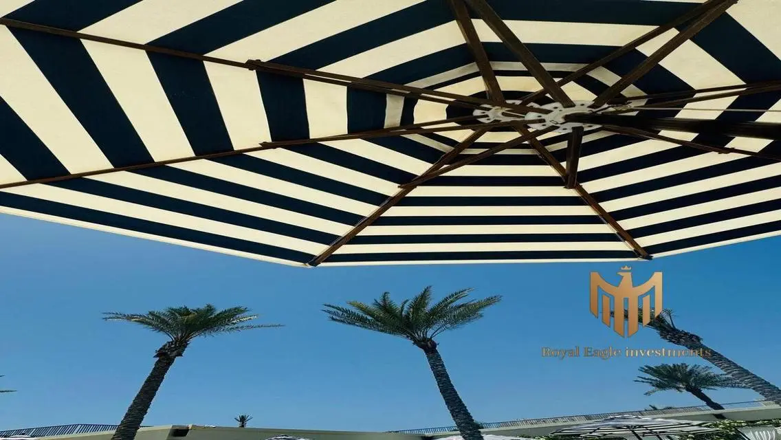 شقة فاخرة بتصميم عصري مع شرفة