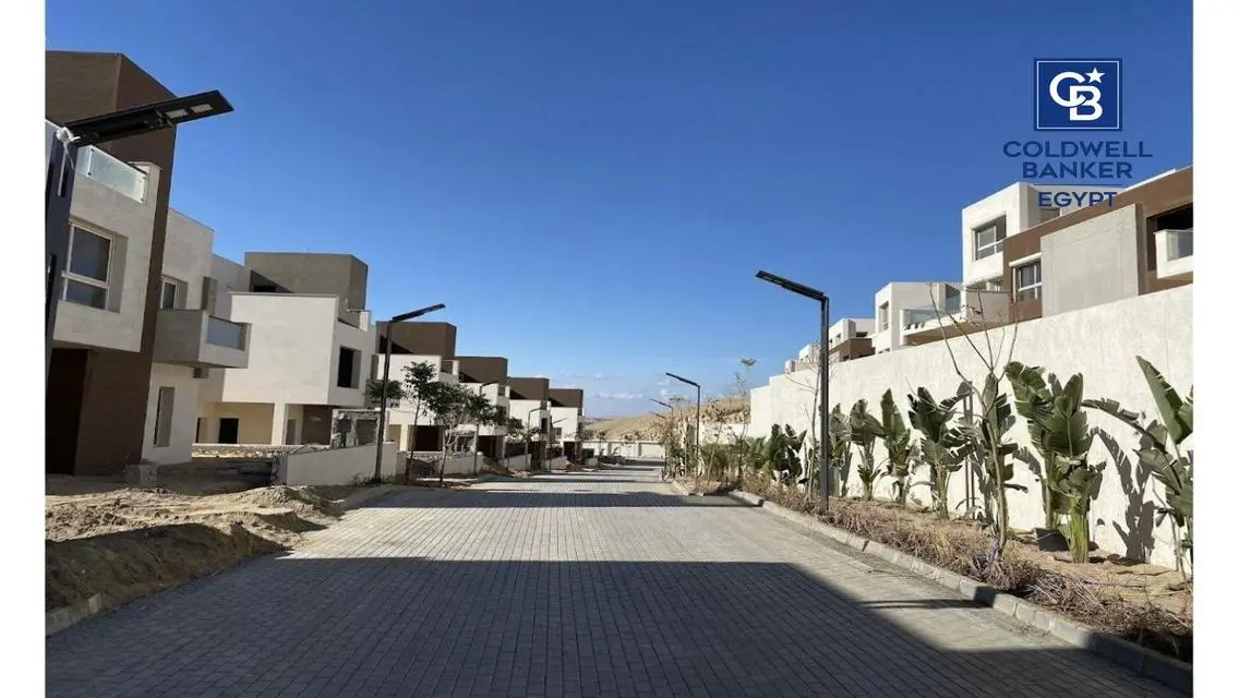 فيلا فاخرة للبيع بمساحة واسعة ووسائل راحة ممتازة