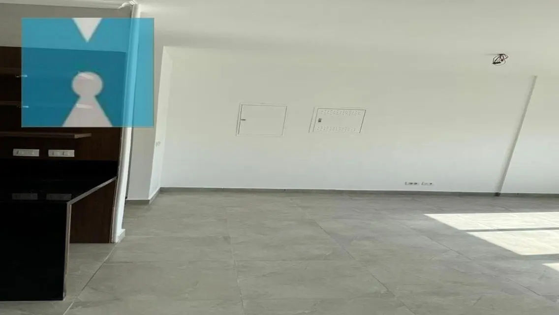 شقة فاخرة متميزة للإيجار - 3 غرف نوم ومسبح مشترك
