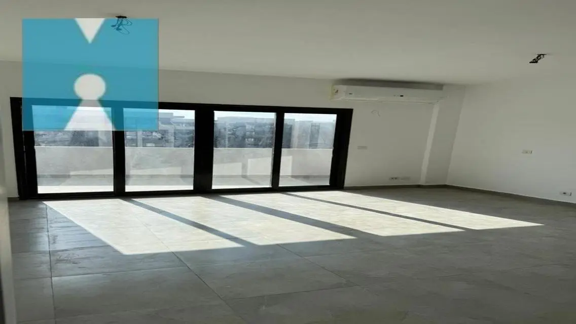 شقة فاخرة متميزة للإيجار - 3 غرف نوم ومسبح مشترك