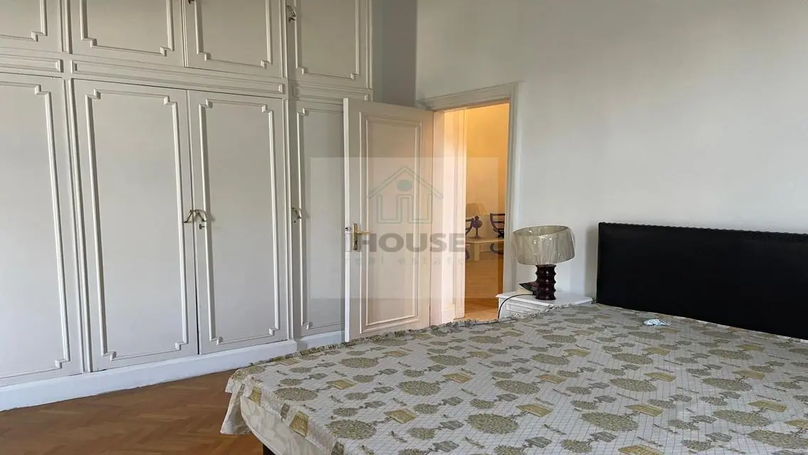 Stylish Apartment with Lakeside View and Great Amenities