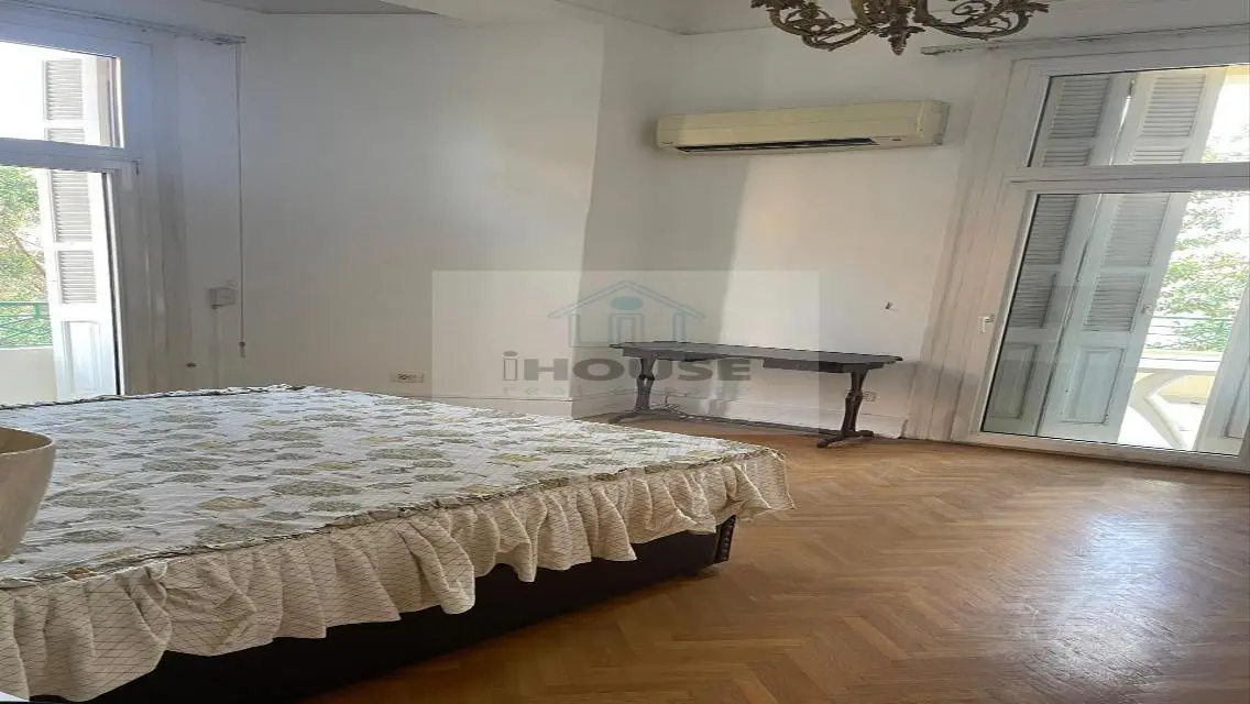 Stylish Apartment with Lakeside View and Great Amenities