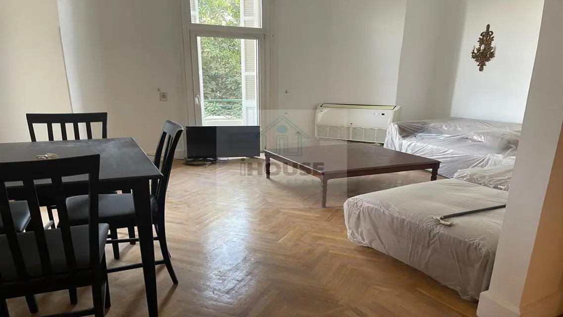 Stylish Apartment with Lakeside View and Great Amenities
