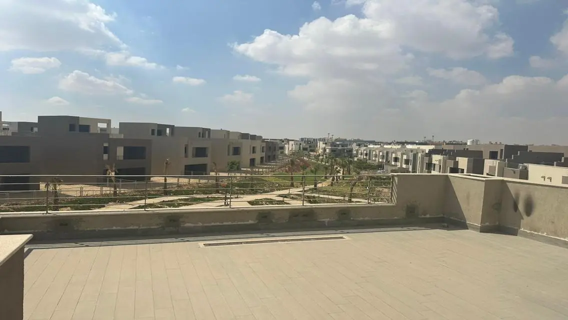 شقة فاخرة مع حديقة خاصة في قلب المدينة