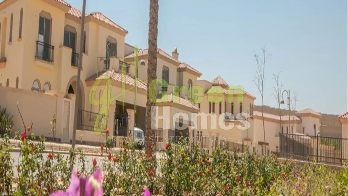 فيلا فاخرة مع حديقة ومسبح مشترك
