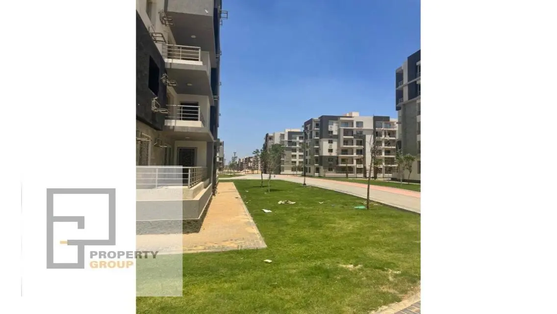 شقة فاخرة بمساحة واسعة في موقع متميز