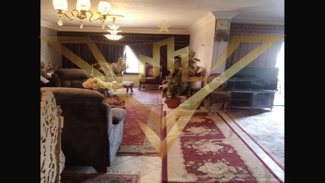 شقة فاخرة مطلة على معلم رئيسي للبيع