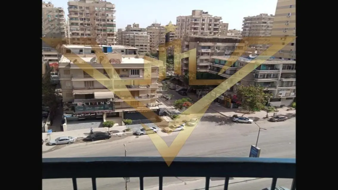 شقة فاخرة مطلة على معلم رئيسي للبيع