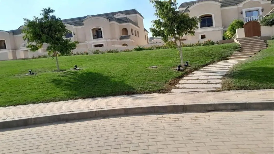 منزل فاخر مع حديقة خاصة للدراسة