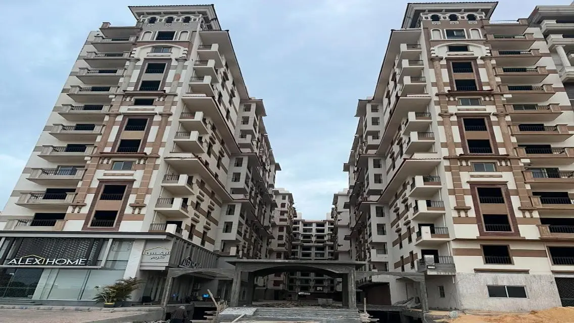شقة فاخرة للبيع بمساحة كبيرة في موقع ممتاز