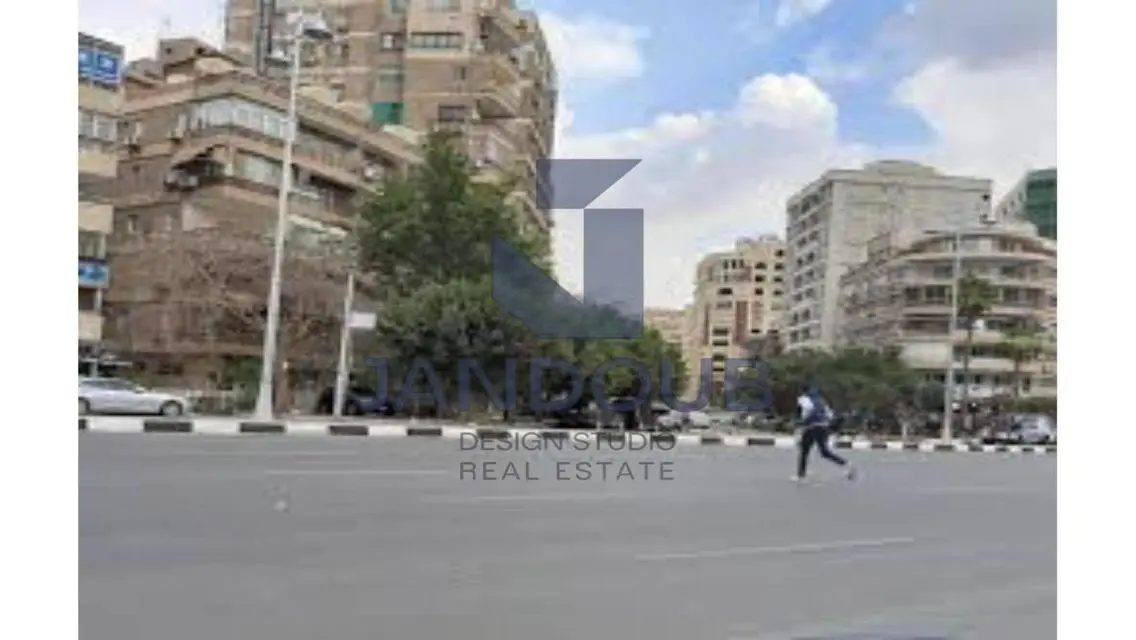 شقة فاخرة للبيع بمساحة 230 متر في موقع متميز