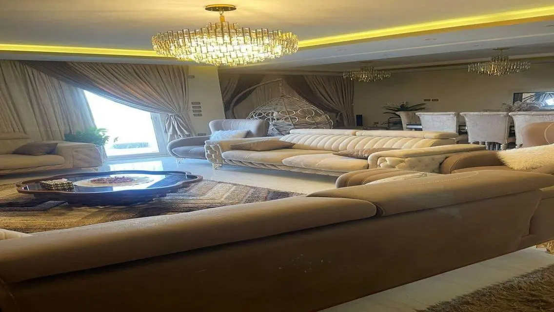 شقة فاخرة للبيع بمساحة واسعة