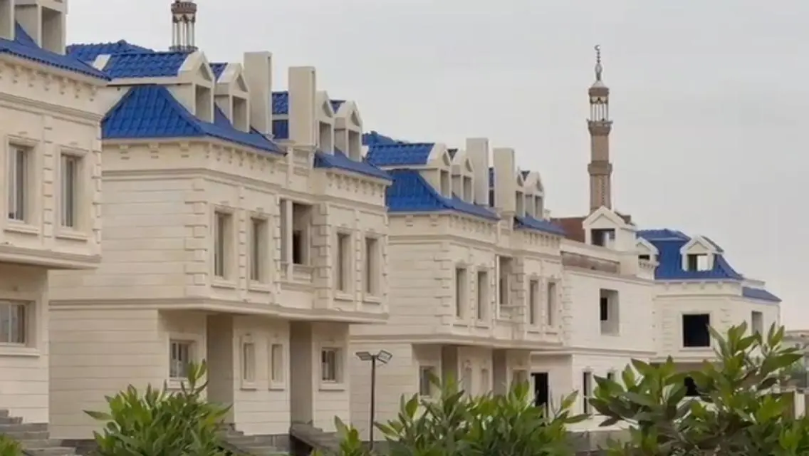 شقة راقية بمساحة واسعة في مجمع سكني متميز